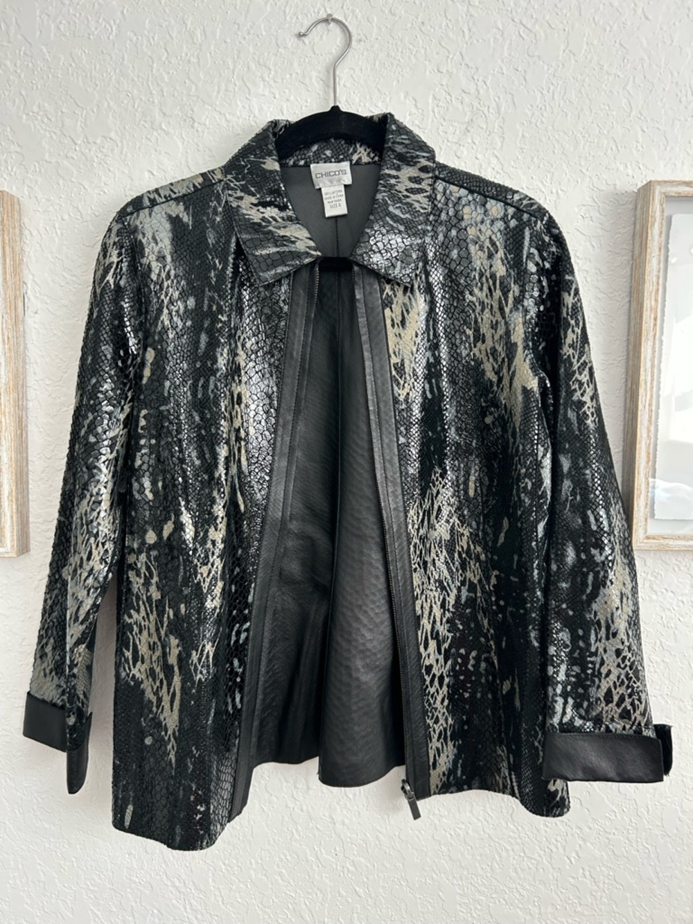 Chico’s 100% Leather Snake Print Jacket Size 0 Black Gray Moto Style